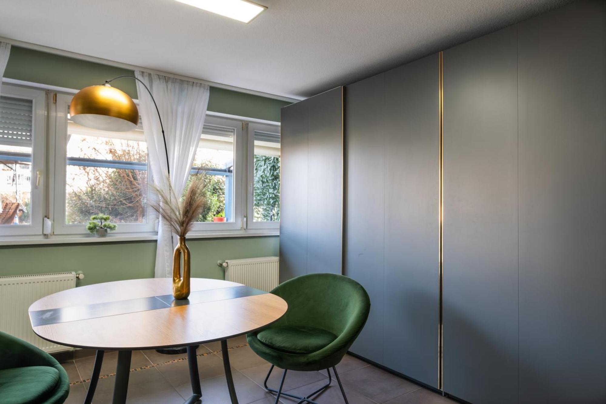 Apartman Private Rooftop Terrace - Sunny Retreat *
