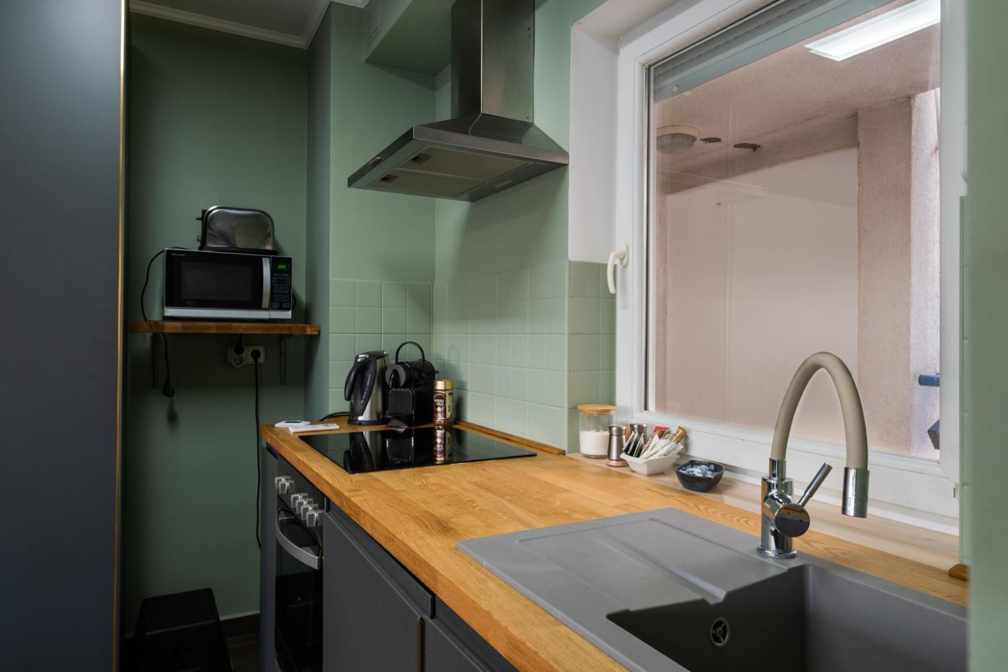 Apartman Private Rooftop Terrace - Sunny Retreat
