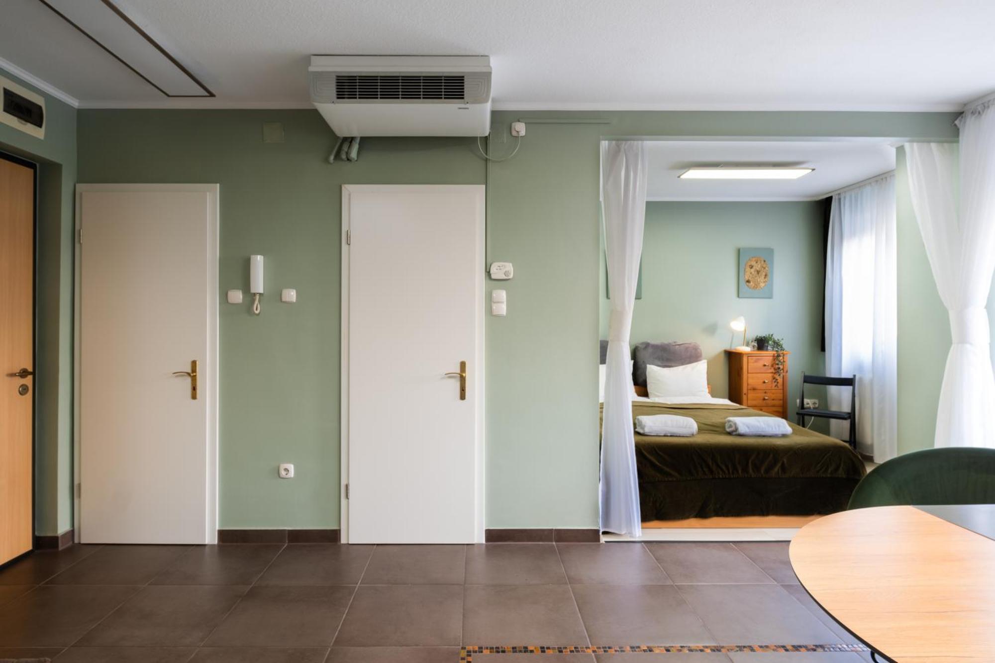 Apartman Private Rooftop Terrace - Sunny Retreat