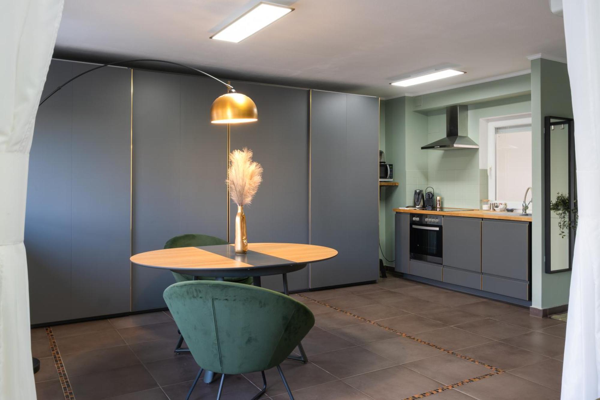 Apartman Private Rooftop Terrace - Sunny Retreat *